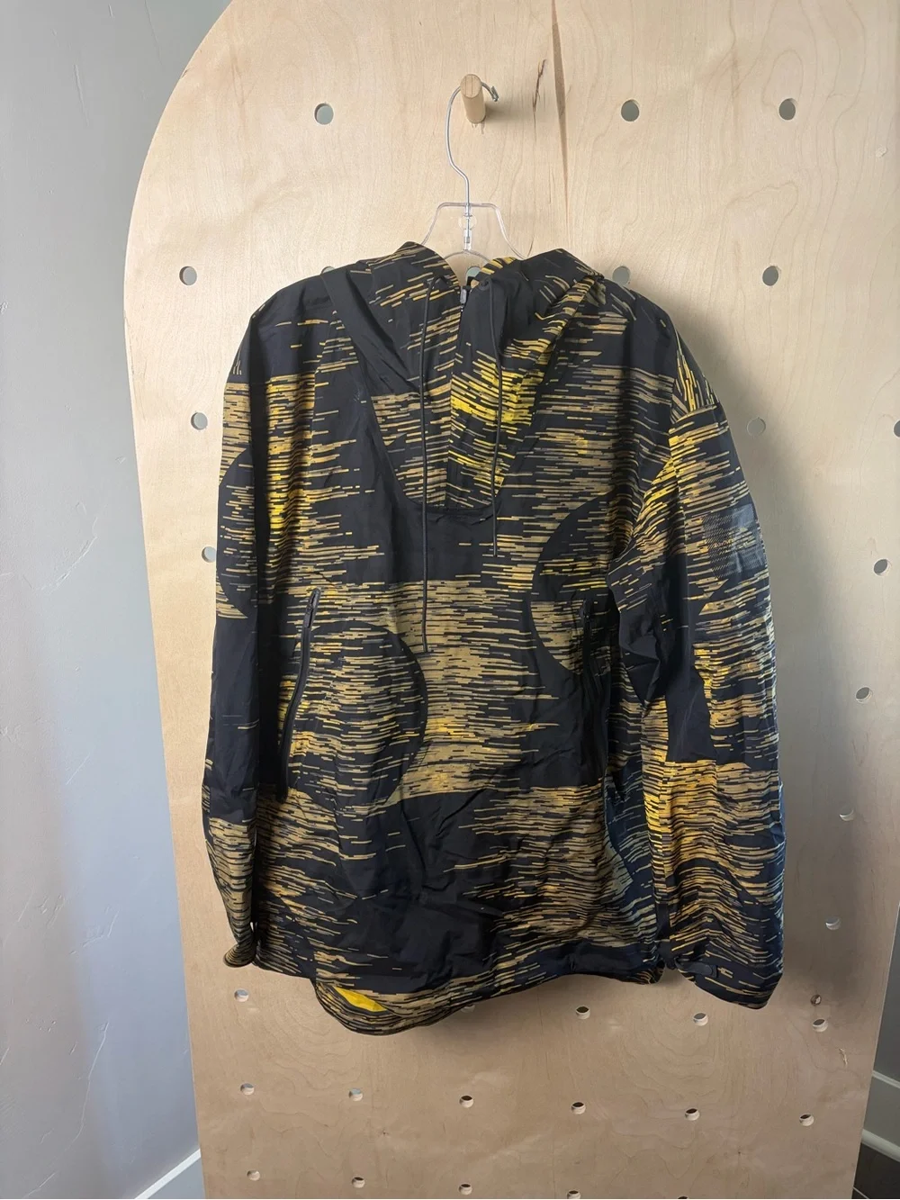 The North Face Men’s Cryos Windbreaker Jacket Medium